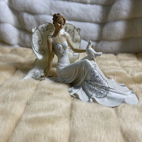 Touch of Class Angel of peace Figurine with pearly white dress &silver . - Picture 6 of 14